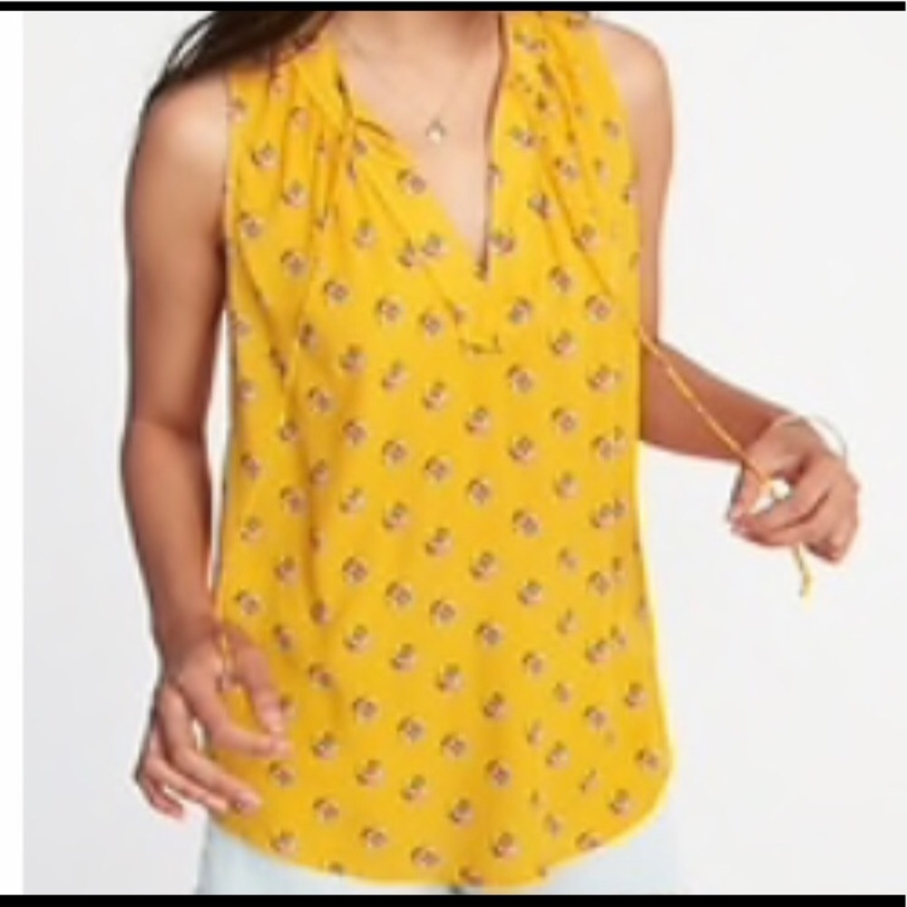 🦋NWT Old Navy women’s sleeveless top Size M and L